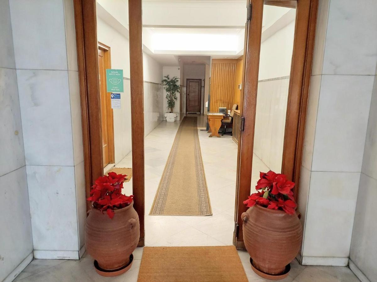 Grand Apartment In Parliament Square Atena Exterior foto