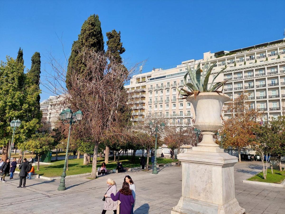 Grand Apartment In Parliament Square Atena Exterior foto